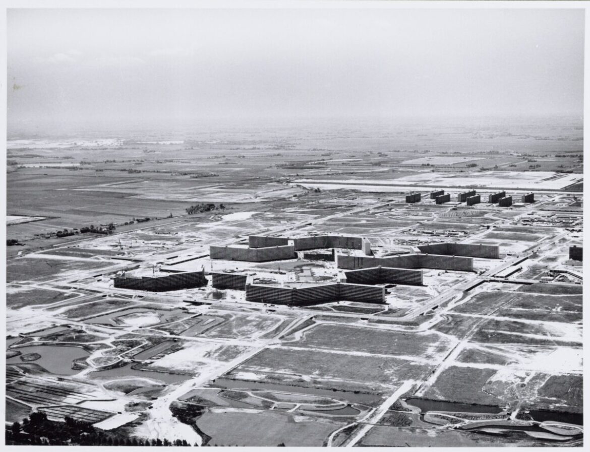 De Bijlmer: Van Visionaire Wijk tot Dynamisch Stadsdeel